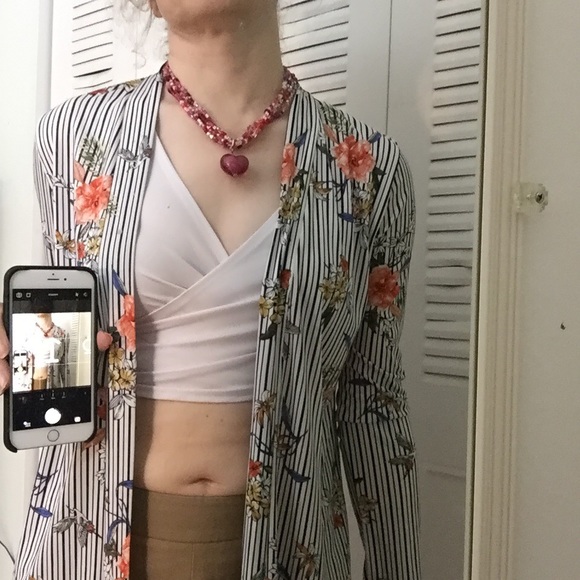 1 LEFT! SALE! Cropped White V Neck Top - Picture 5 of 6